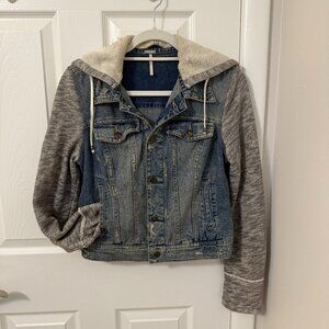 Free People Distressed Jean Jacket Women's Small‎